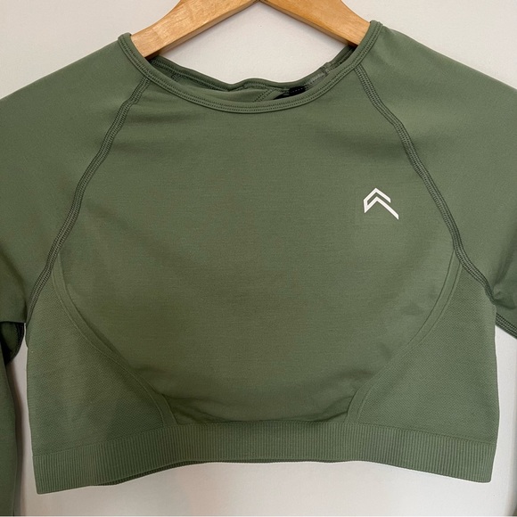 ONER ACTIVE CLASSIC CROPPED LONG SLEEVE TOP SAGE MEDIUM NWT - Picture 2 of 9